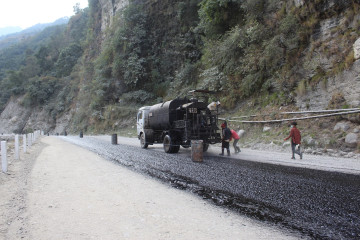 ठेक्का रद्दको चेतावनीपछि काममा फर्किए ठेकेदार